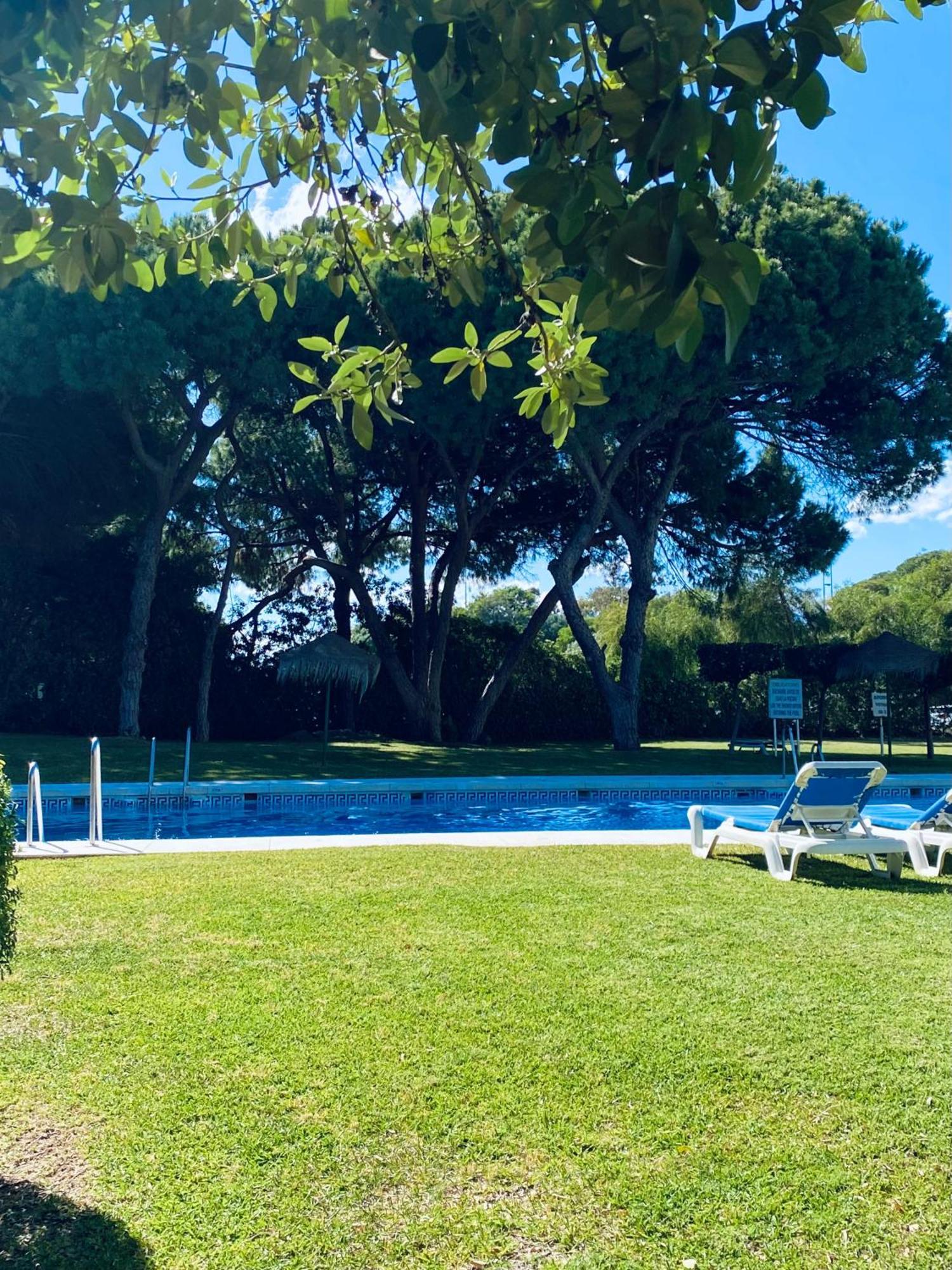 Luminoso Apartamento Para Dos Personas En Cabopino Marbella Eksteriør bilde